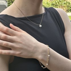 White Pearl - Guldbelagt perlearmb�nd